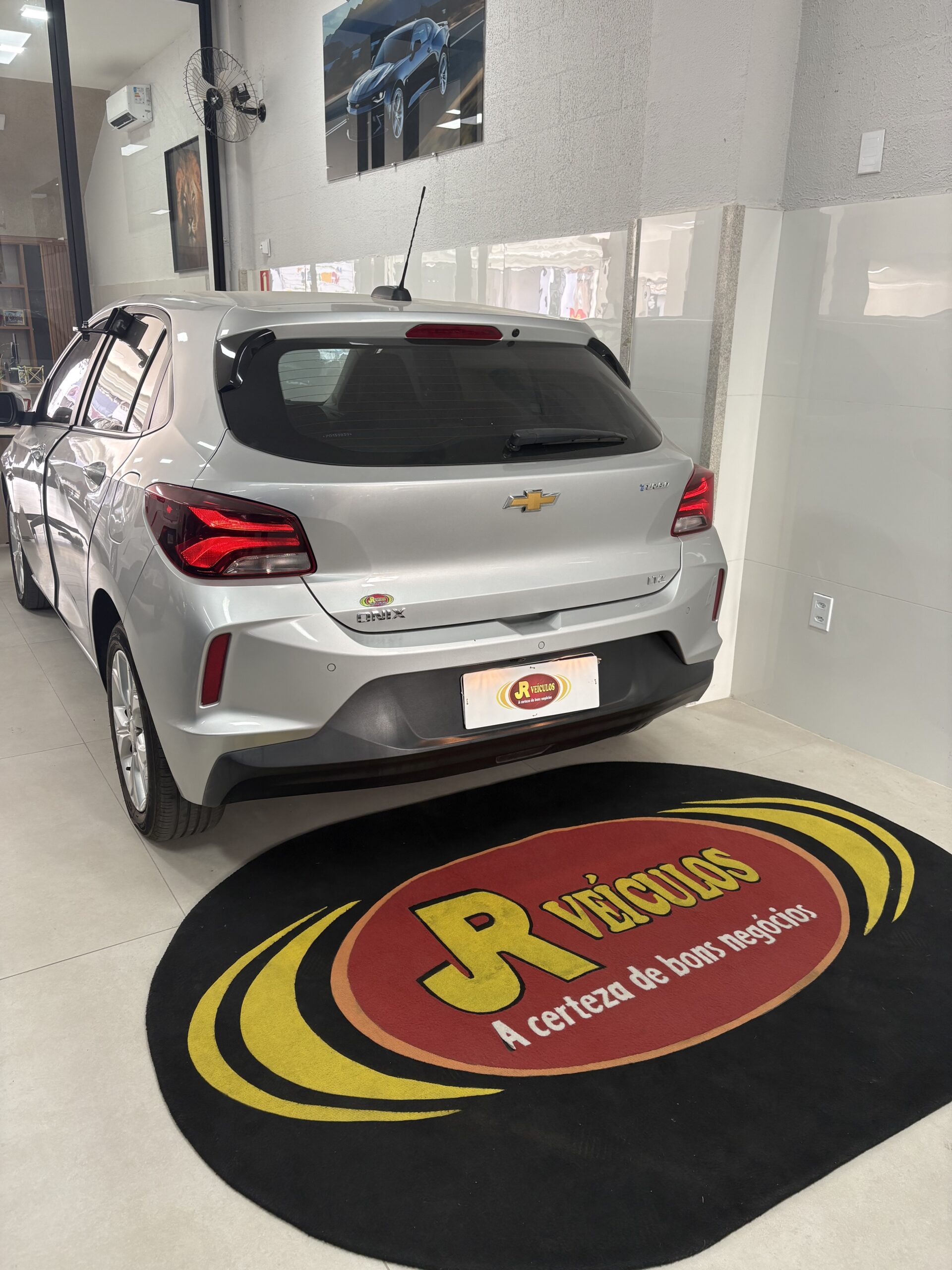 Chevrolet Onix — foto 8