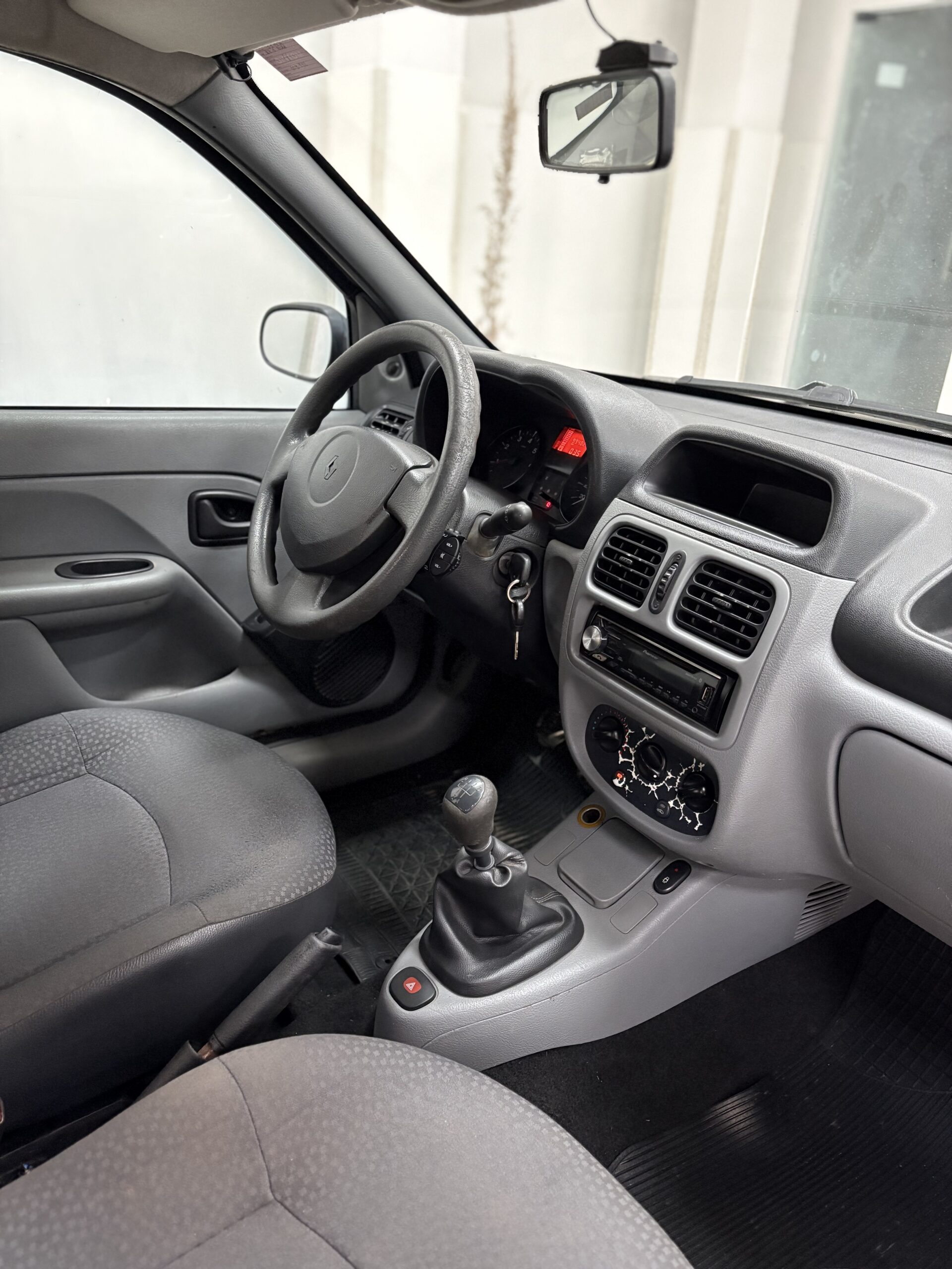 Renault Clio — foto 7