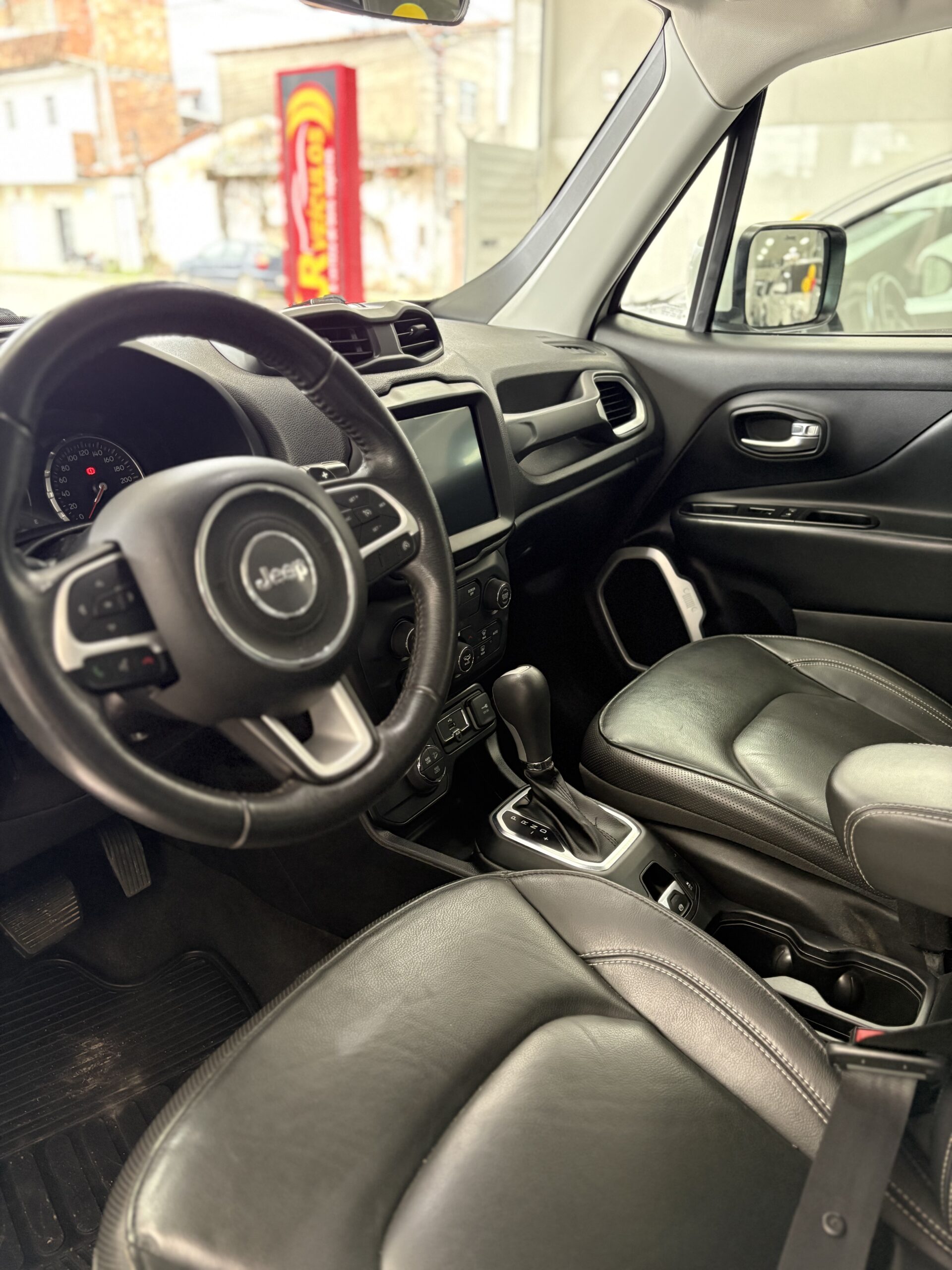 Jeep Renegade — foto 6