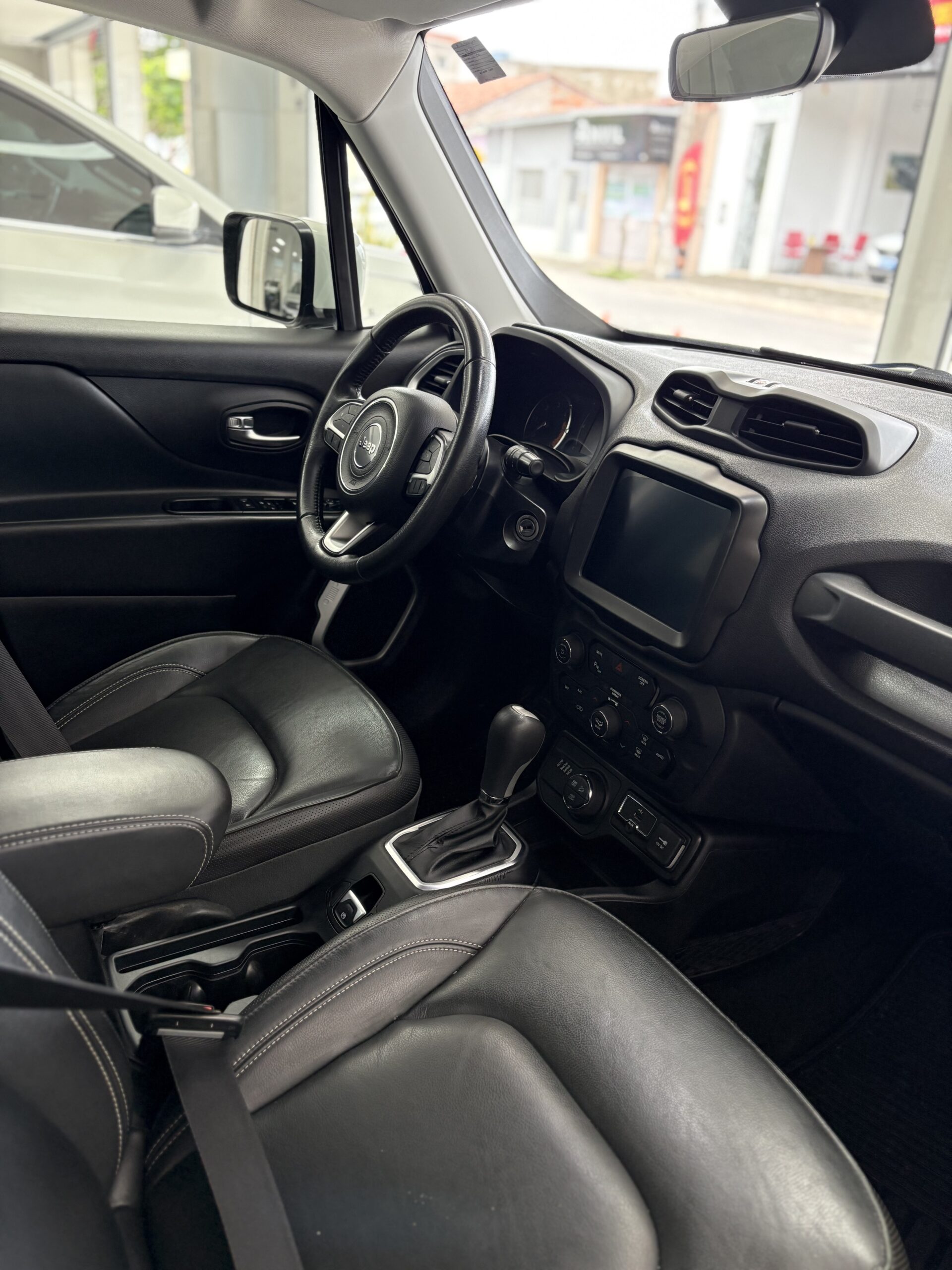 Jeep Renegade — foto 7